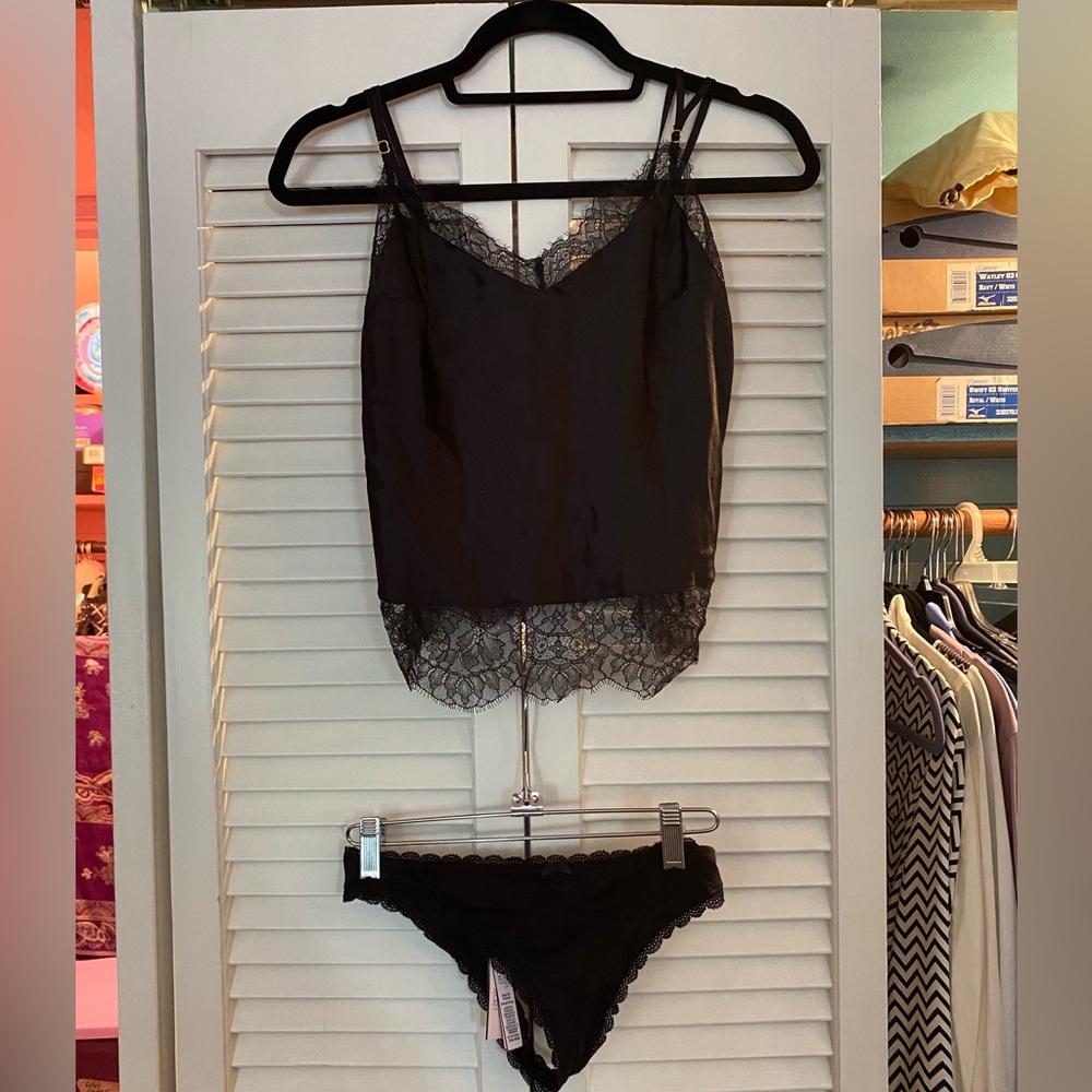 NEW WITH TAGS Victoria's Secret 2 piece Lacy Black Lingerie Set. Size Small.